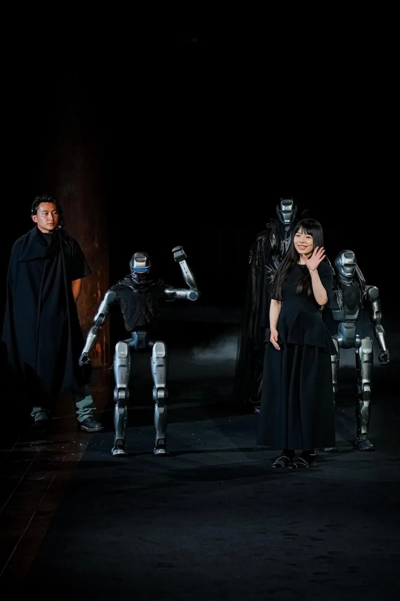 深圳人形机器人“超模”首秀濮院(图5)