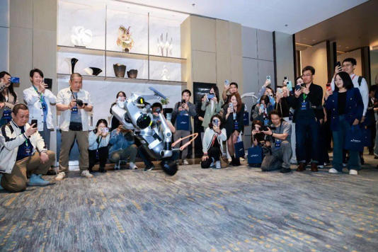 松延动力生态战略启动，新仿生机器人“小诺”惊艳亮相！(图2)