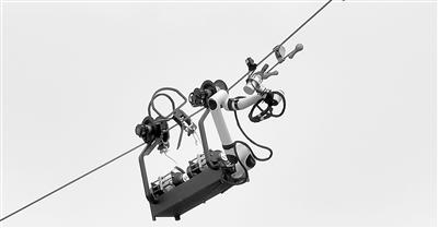 机器人检修特高压输电线(图1)