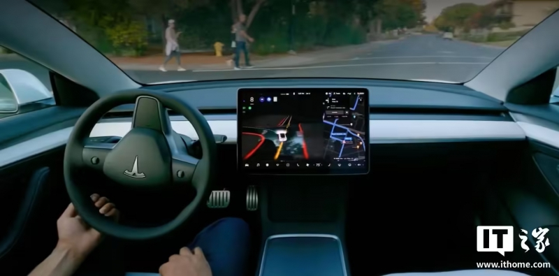 马斯克再放豪言：特斯拉自动驾驶明年盈利，数百万辆机器人出租车将上路(图1)