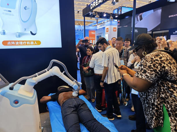 新华全媒+丨探馆广交会:机器人未来能做什么? 新华全媒+丨探馆广交会:机器人未来能做什么?(图2)