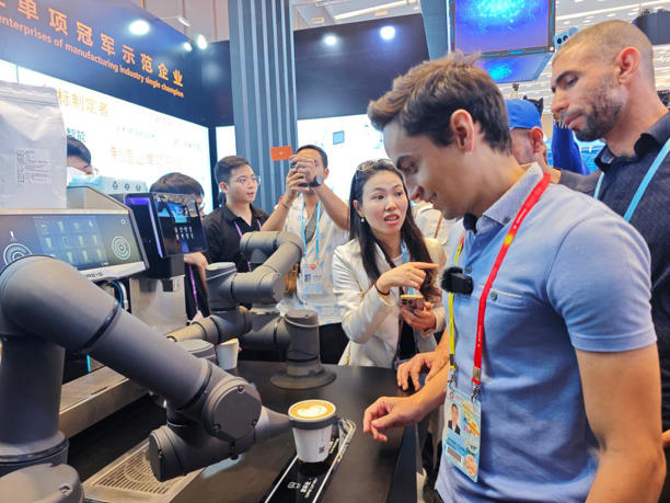 新华全媒+丨探馆广交会:机器人未来能做什么? 新华全媒+丨探馆广交会:机器人未来能做什么?(图3)