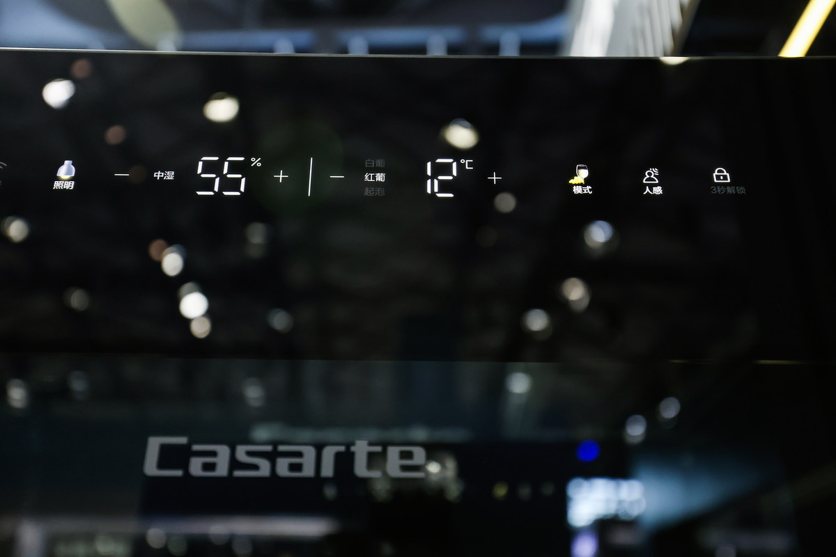 红酒存储有各种条件!卡萨帝:交给AI平嵌式酒柜(图2) 红酒存储有各种条件!卡萨帝:交给AI平嵌式酒柜(图2)