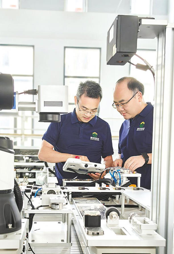 “智造”机器人走进50多所高校(图1) “智造”机器人走进50多所高校(图1)