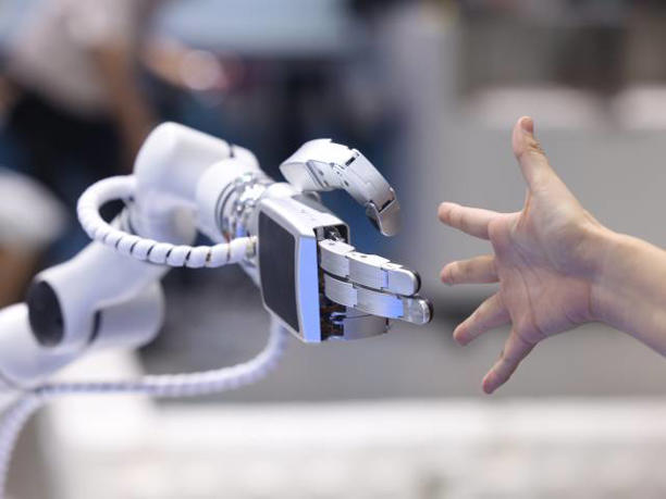 两会热话题｜宇树之后，下一个“刷屏”机器人会诞生在深圳吗？(图1)