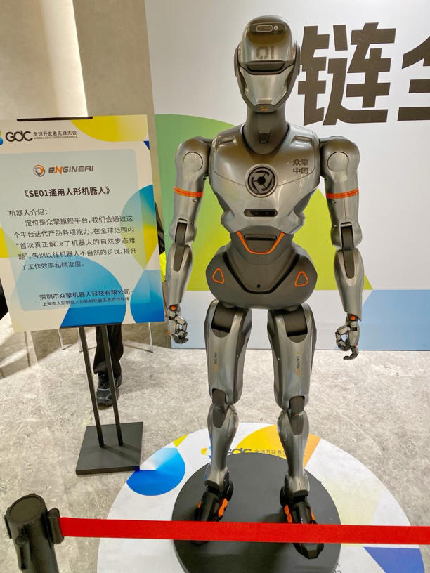 世界上第一台人形机器人长啥样？从这场讲坛看中国AI从跟跑到超越(图8)