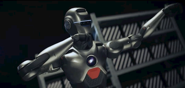 高难度！深圳众擎实现全球首例人形机器人前空翻(图1)