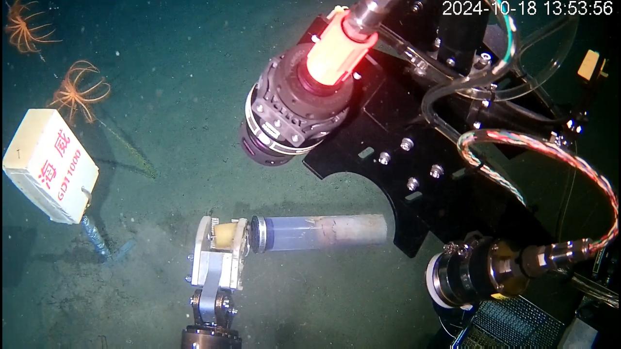 我国首套全海深光电缆绞车系统完成首次深海调查任务(图2) 我国首套全海深光电缆绞车系统完成首次深海调查任务(图2)