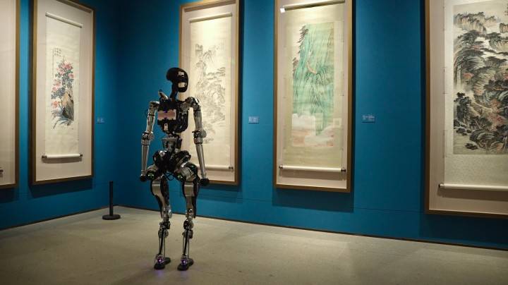 PNDbotics携人形机器人Adam亮相央美AI活动周，探索科技与艺术的融合(图3)