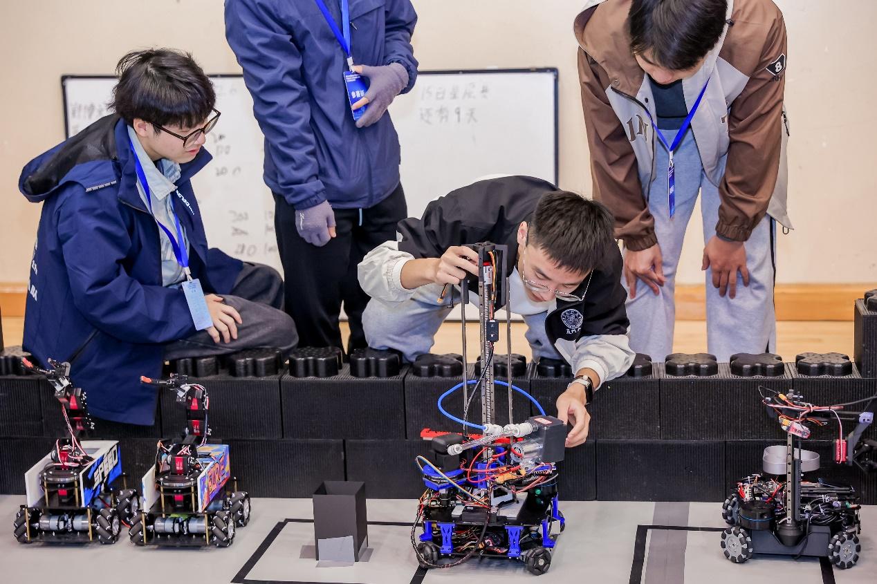 2024年福建省大学生机器人大赛在厦门大学举行(图1) 2024年福建省大学生机器人大赛在厦门大学举行(图1)