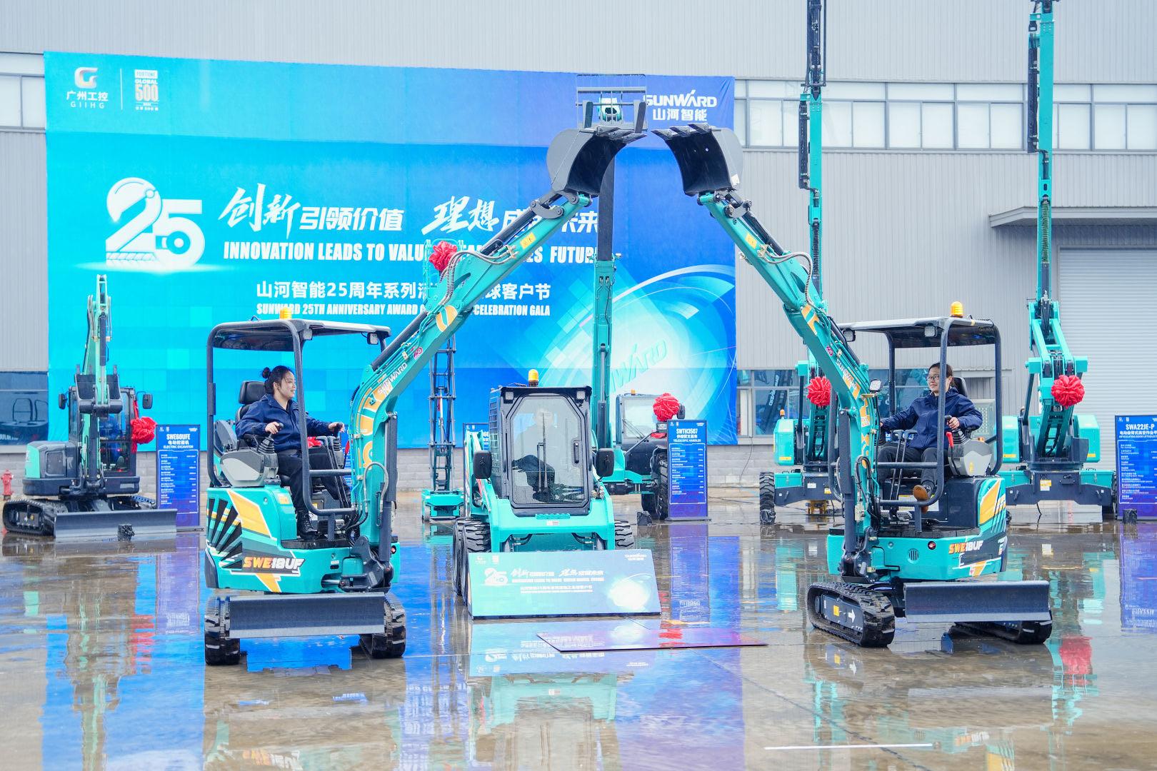 山河智能多类工程机械装备亮相长沙(图2)