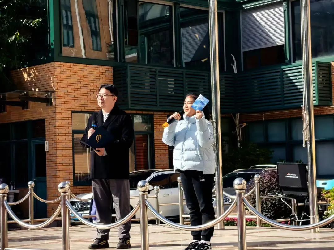 AI作画、和机器人猜拳……徐汇校园刮起了科技“旋风”(图3)