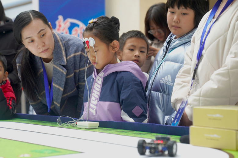 一起来场AI科幻之旅！海淀“未来公民计划”科普体验展开展(图4)