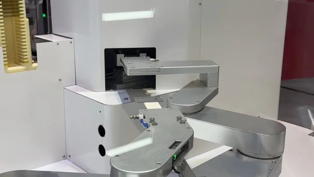 采访专录 | 翼菲机器人闪耀工博会，引领智能制造新浪潮(图9)