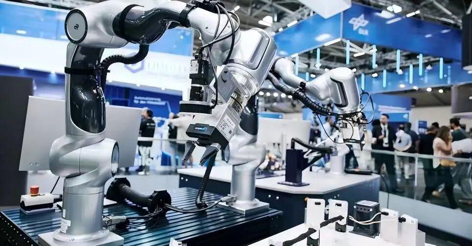 力控驱动 Physical AI 时代：思灵机器人Agile Robots 以 Diana 与 Franka 重塑机器人与现实世界的交互方式(图1)