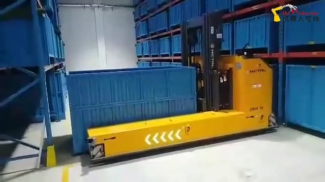 物流交通_货箱搬运_汇聚前移叉车