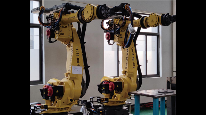 FANUC 2000IB 210F_钢点焊（汽车行业）_釜菱管线包