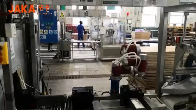 汽车工业_汽车电池除水_节卡机器人