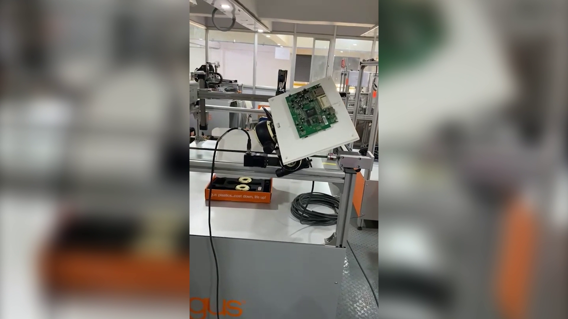 使用Apiro模拟电动汽车PCB单元的测试过程