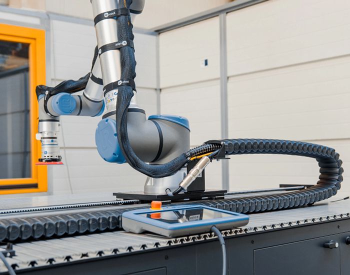 Automated grinding machine for craft businesses