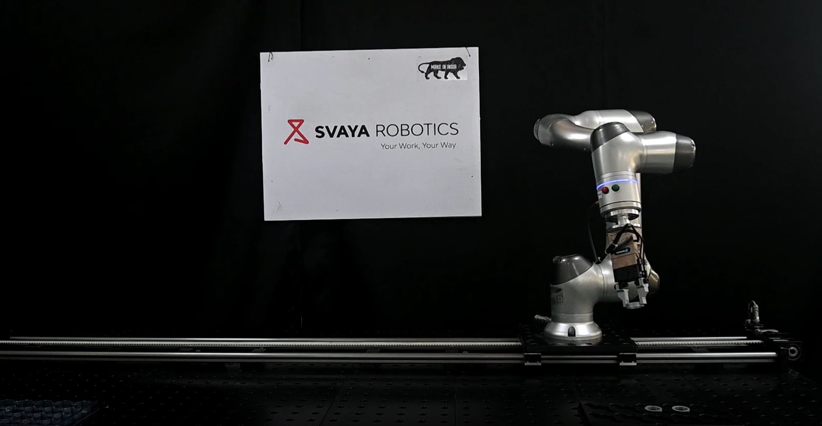 Automated pick & place SR-L3 robot with seventh axis