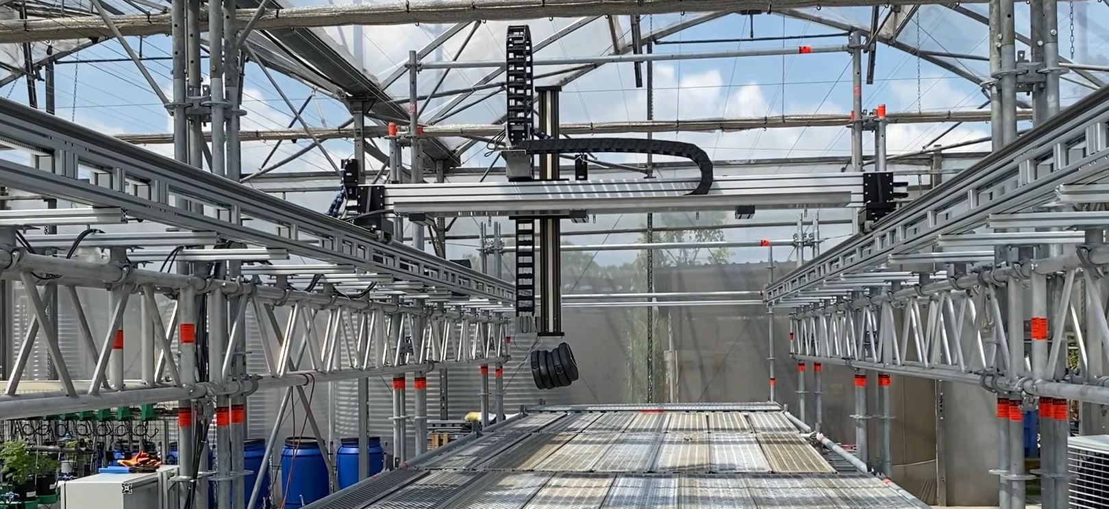 Automated plant monitoring with igus gantry robot and camera
