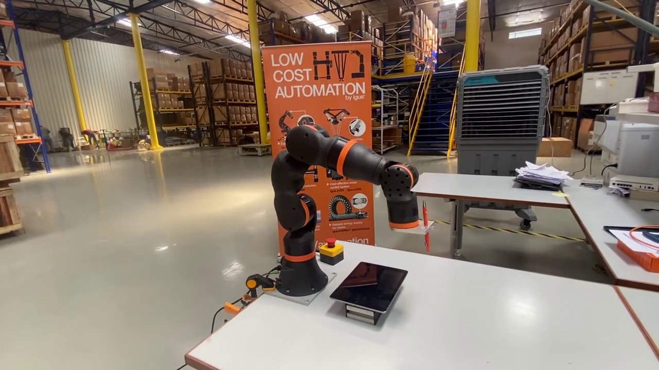 Automated touchscreen quality control with igus ReBeL