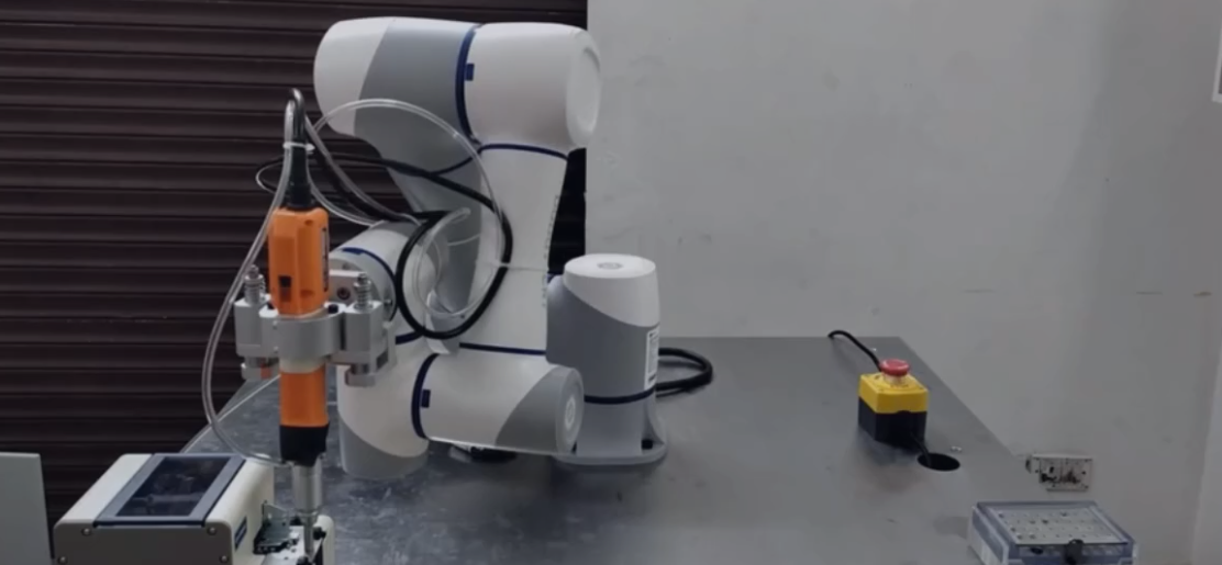 Automatic Screw Tightening with Dobot CR7