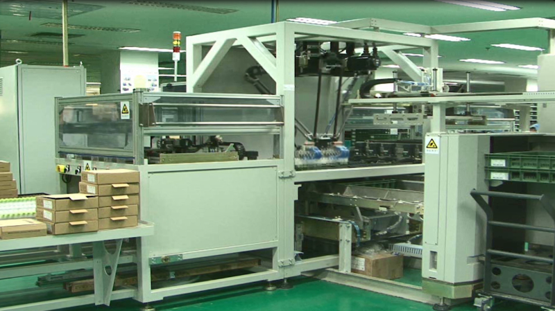 新能源行业-柱状电池分拣工作站-阿童木机器人