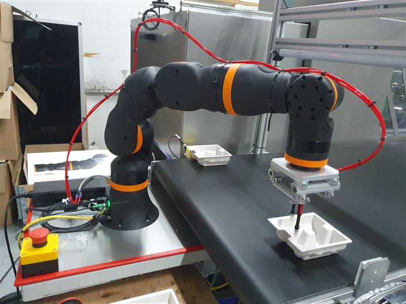 Camera based quality inspection with igus ReBeL