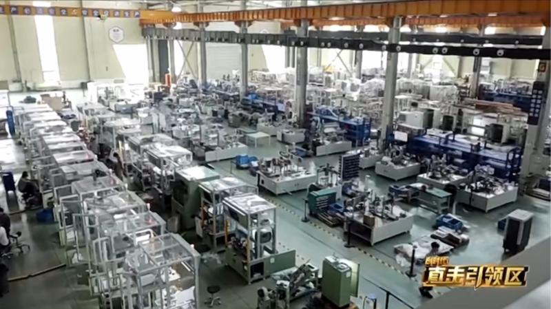 东方财经 用新装备解锁工业新场景_多可协作机器人&中科新松