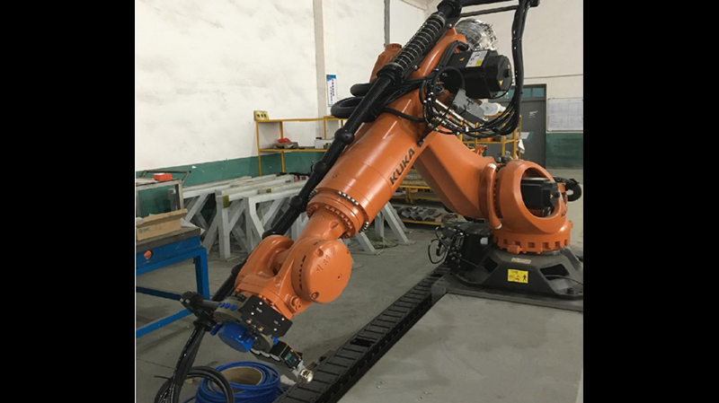 KUKA KR210 R2700_木加工（建筑行业）_釜菱管线包