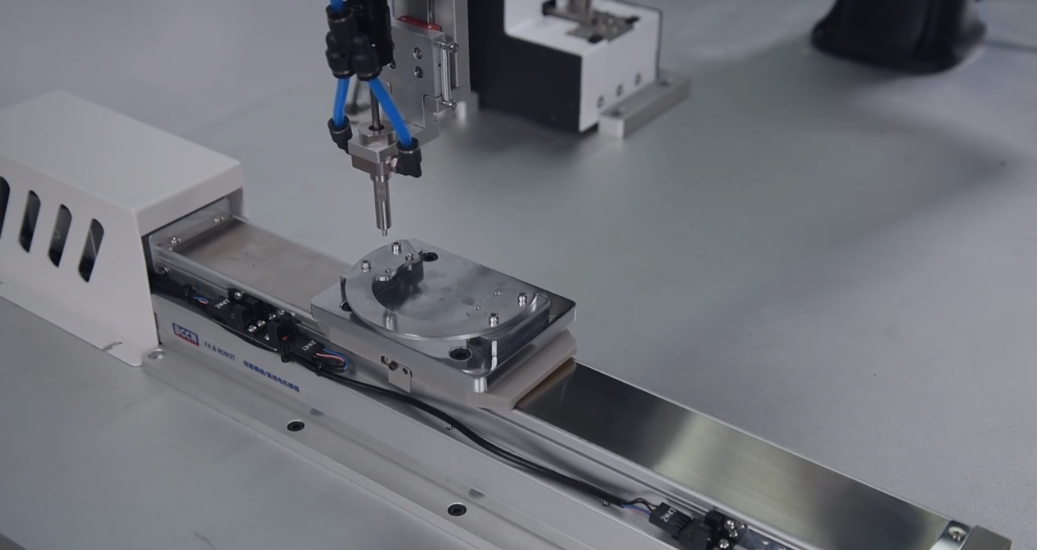 DOBOT CR5 Demonstrates Dynamic Screw Assembly
