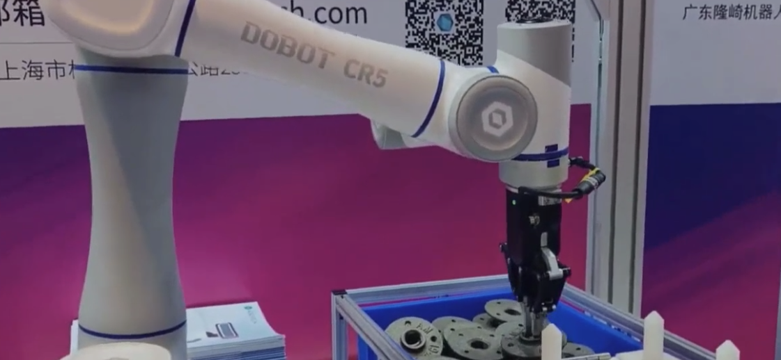 DOBOT CR5 with 3D vision demonstrates bin picking of flanges