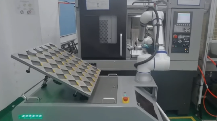 Elite Robots CS612 CNC machine tending with OnRobot dual quick change gripper