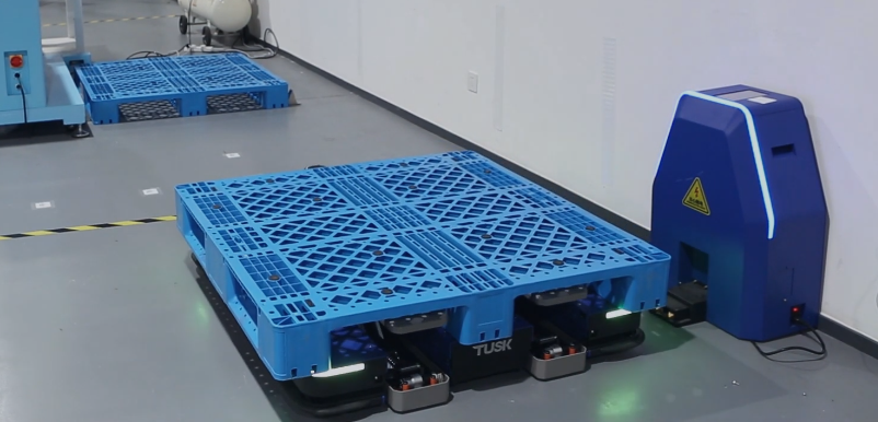 Elite Robots CS620 20 KG palletizing demo with APR and lifter