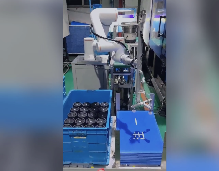 Fairino FR5 Robotic Solution for Layer Pad Handling in Product Packaging Boxes