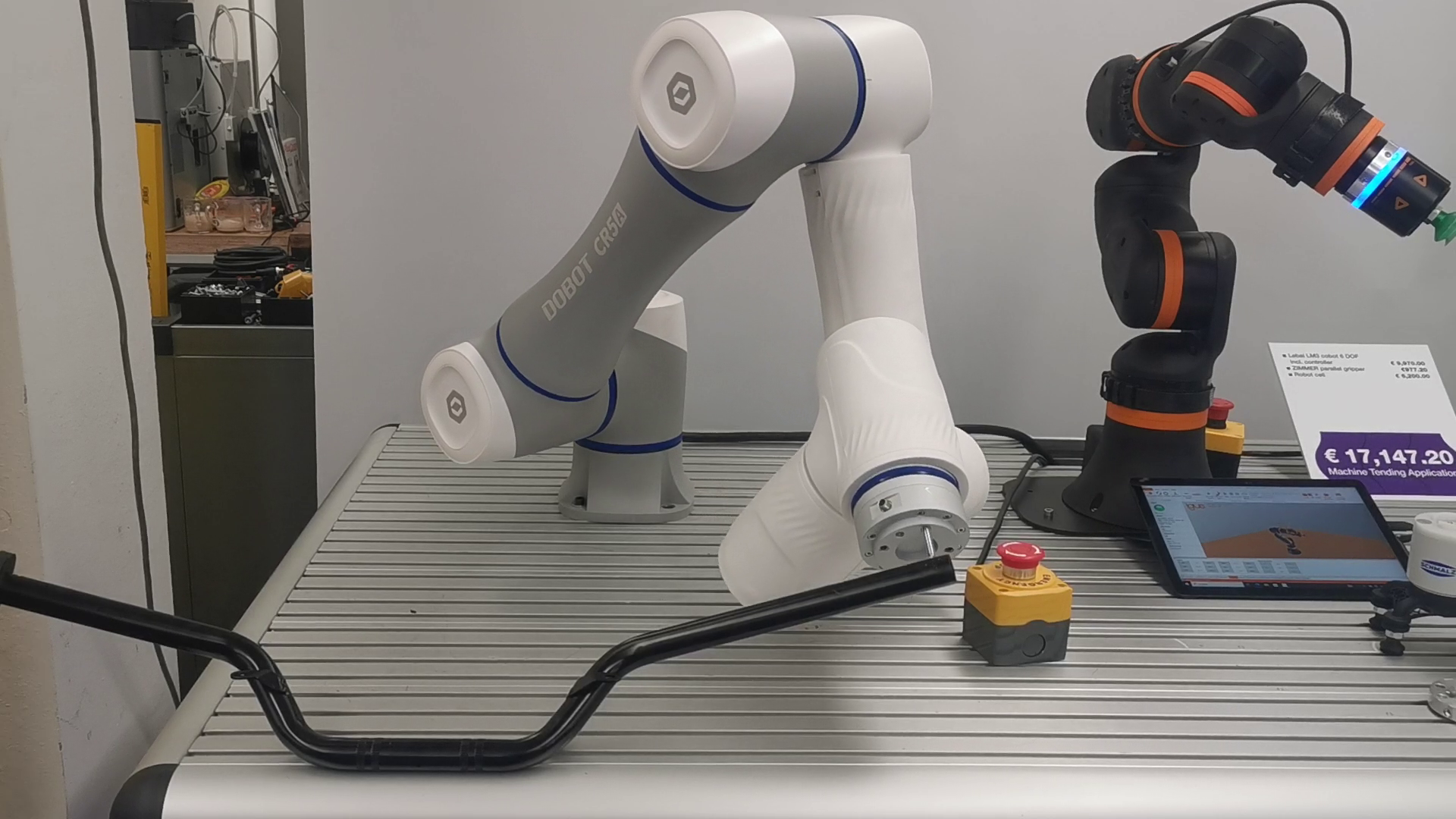 Gluing application with collaborative robot