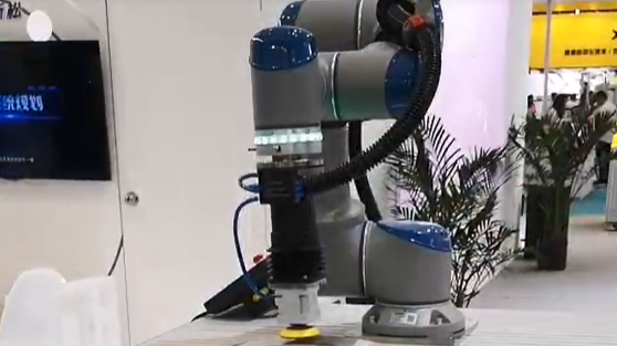 GCR20-1100恒力打磨视频_中科新松