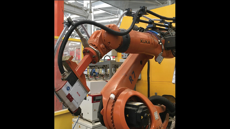 KUKA KR210 R2700_螺柱焊（汽车行业）_釜菱管线包