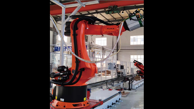 KUKA KR360 R2830_铆接（汽车行业）_釜菱管线包