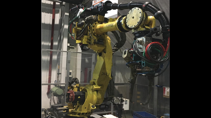 FANUC 2000IB 210F_钢点焊（汽车行业）_釜菱管线包