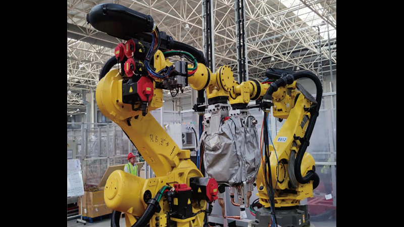 FANUC 2000IB 210F_点焊（汽车行业）_釜菱管线包