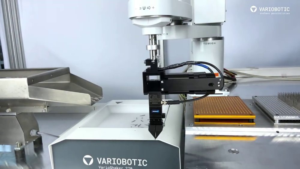 灵活的零件分拣 - 使用VarioShaker和Epson SCARA机器人实现