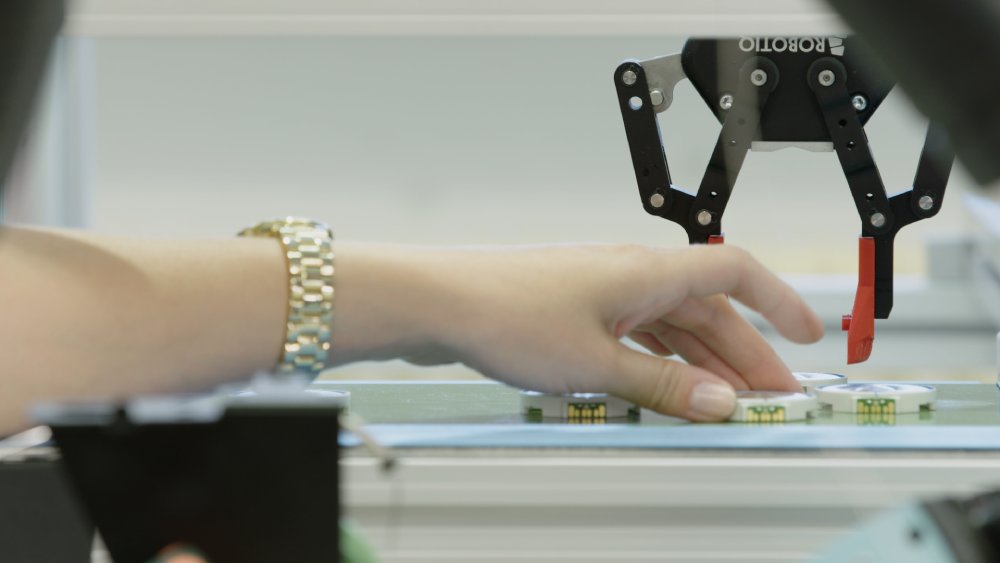 Universal Robots应用示例 - 使用ROBOTIQ末端执行器即插即用
