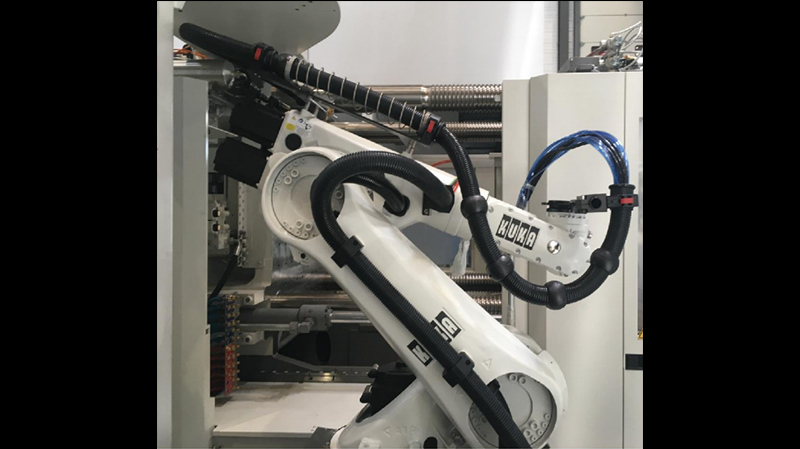 KUKA KR60-3_搬运（重工行业）_釜菱管线包