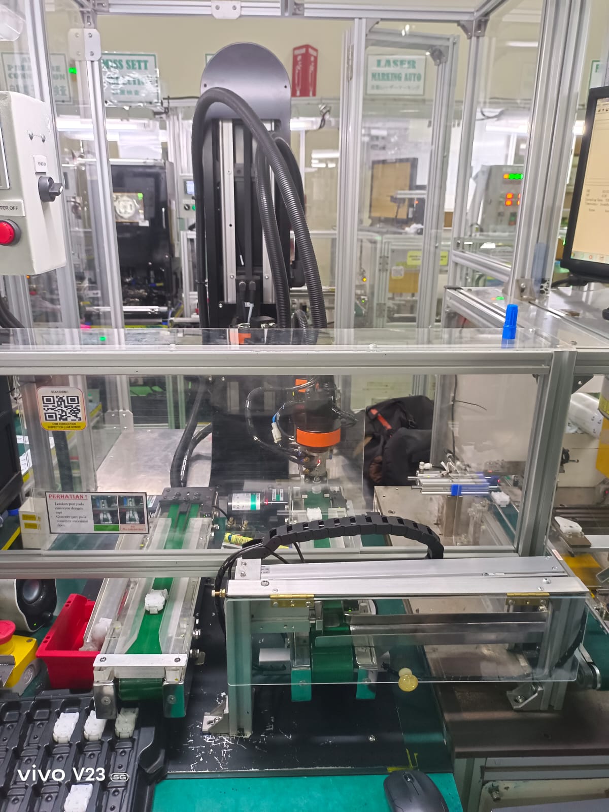 Quality control of plastic caps with SCARA robot