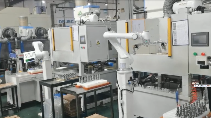 ​汽车零部件_机床上下料_艾利特机器人