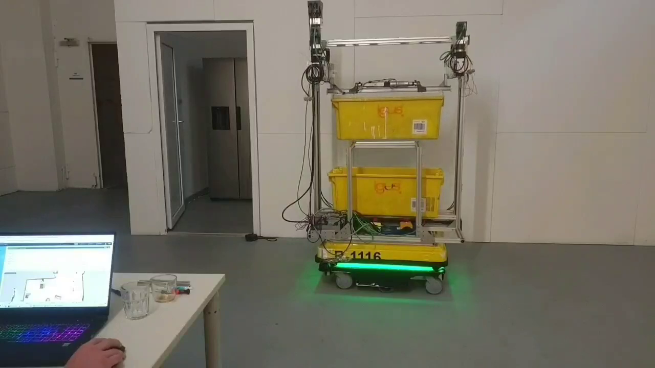 用于自动化仓储的侧装式机器人