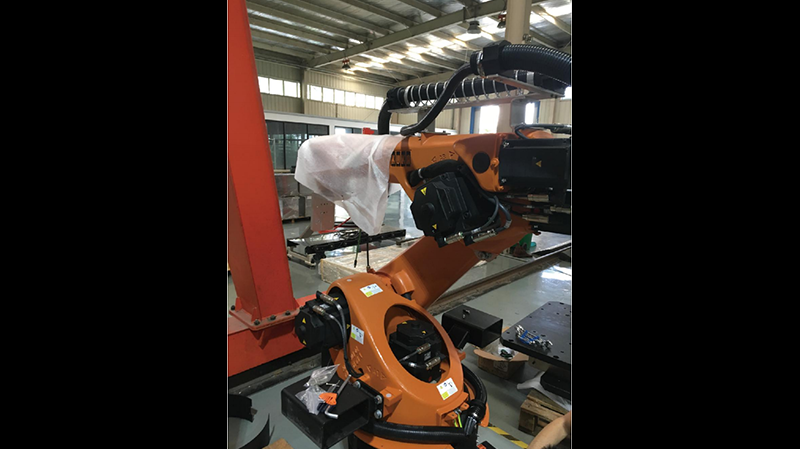KUKA KR60-3_搬运（压铸行业）_釜菱管线包